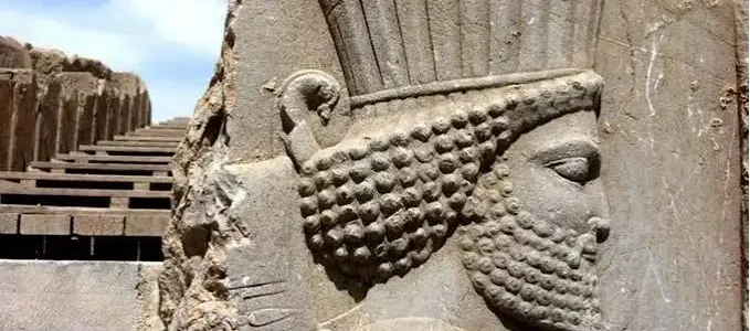 انسان، گونۀ مزاحم و مهاجم. دربارۀ تخریب تخت جمشید